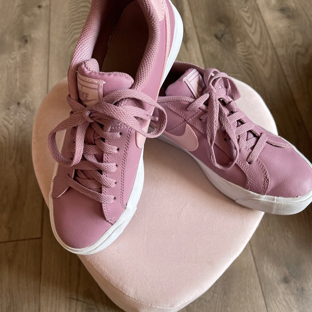 Nike Low Top Dusty Rose Sneakers